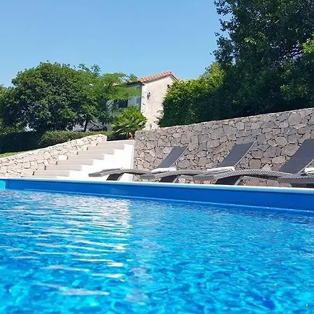 Poolhouse * Roč