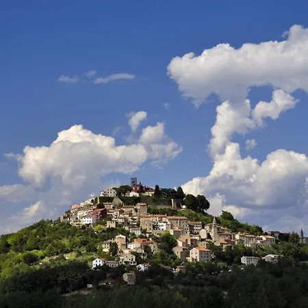 Poolhouse Tatil Evi Roč